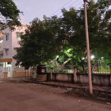 Mayurapriya Inn Chennai Esterno foto